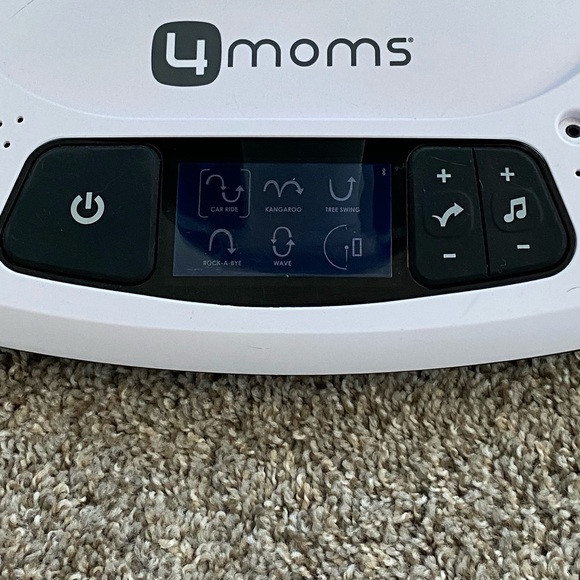 4moms Mamaroo 4 with infant insert - Picture 3 of 3